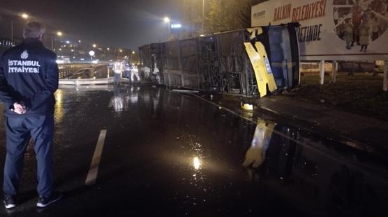 Çekmeköy'de kontrolden çıkan özel halk otobüsü takla attı