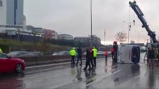 Havaliman servisi devrildi: Yarallar var