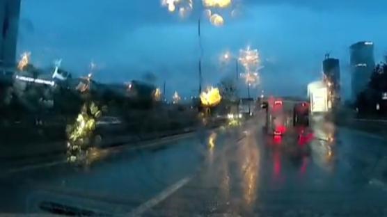 Maltepe'de minibüsün devrildiği anlar kamerada