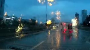 Maltepe'de minibüsün devrildiği anlar kamerada