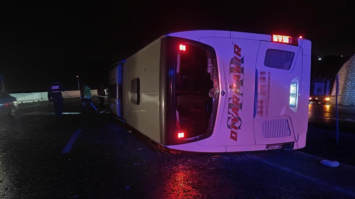 Yolcu otobüsü devrildi