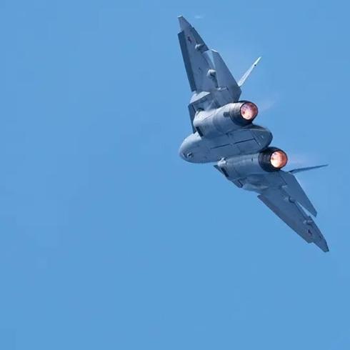 Su-57'lerin havalimanna inmesi an meselesi