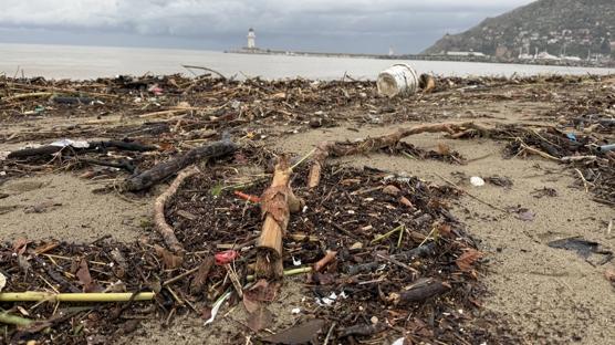 Alanya'da ya hayat olumsuz etkiledi: Galip Dere Plaj'nda kirlilik olutu