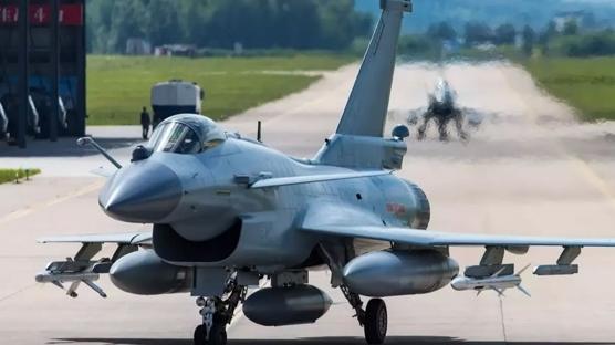 12 adet J-10 savaş uçağı geliyor