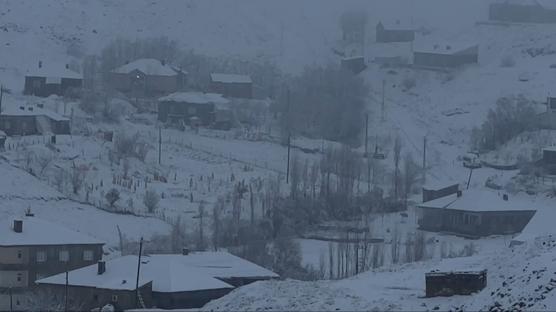 Hakkari'de kar esareti: 43 yerleşim yerine ulaşım yok