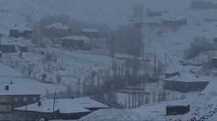 Hakkari'de kar esareti: 43 yerleşim yerine ulaşım yok