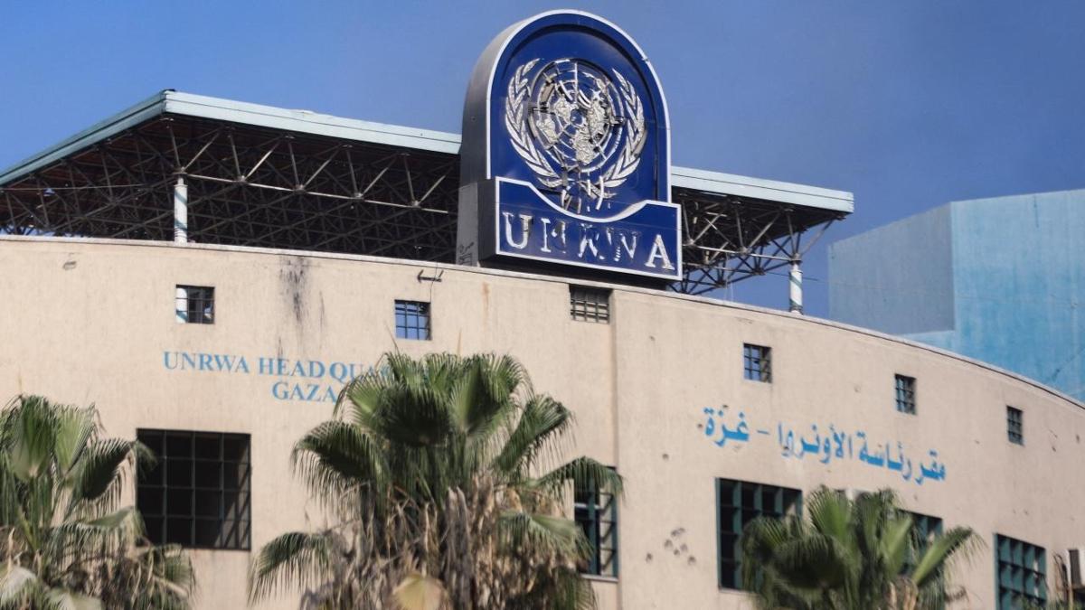 srail'in UNRWA baskn sonras srail bayra ekildi