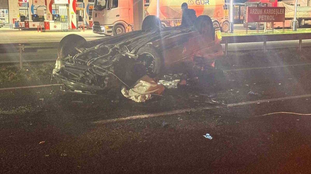 Otomobil tıra arkadan çarpıp takla attı: 1 ölü, 1'i ağır 3 yaralı