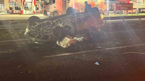 Otomobil tıra arkadan çarpıp takla attı: 1 ölü, 1'i ağır 3 yaralı