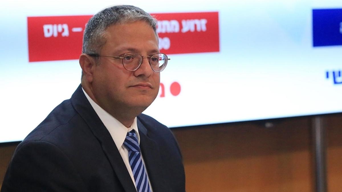 Siyonist bakandan vahet propagandas: Meclis'e 'yal urgan' rozetiyle katld 