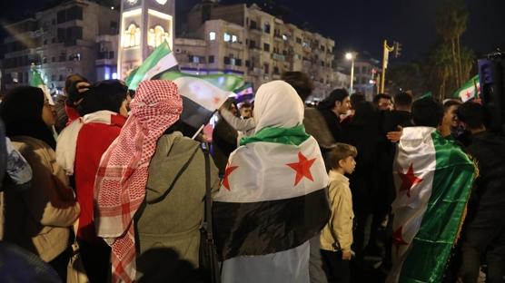 Suriye'de tarihi gn! Esed rejiminin yklnn 1'inci yl cokuyla kutland