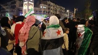 Suriye'de tarihi gn! Esed rejiminin yklnn 1'inci yl cokuyla kutland