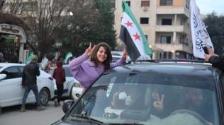 Suriye'nin çeşitli illerinde milyonlarca kişi Hürriyet Günü'nü coşkuyla kutladı