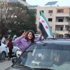 Suriye'nin eitli illerinde milyonlarca kii Hrriyet Gn'n cokuyla kutlad