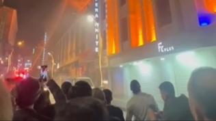 Van'da otelde korkutan yangn: Alevler tm iletmeyi sard