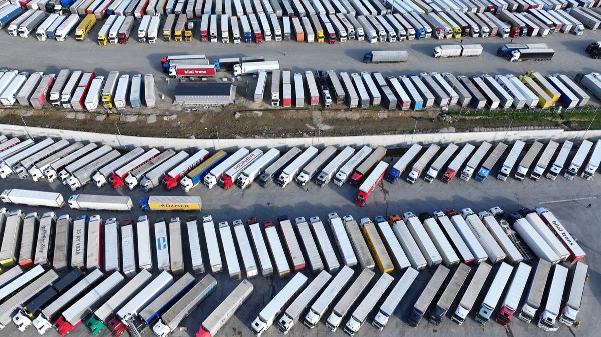 Yunanistan'da ifti grevi snr kaplarn fel etti: TIR'lar kaplara yd 