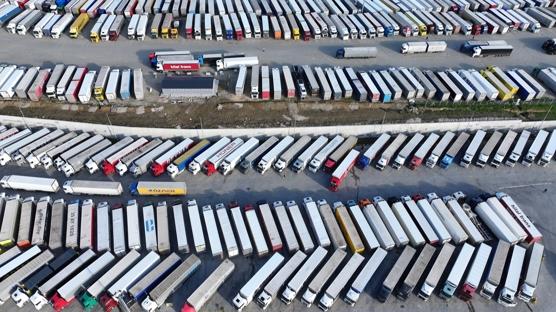 Yunanistan'da ifti grevi snr kaplarn fel etti: TIR'lar kaplara yd