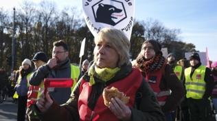 Almanya'da sendikalardan uyarı grevi çağrısı