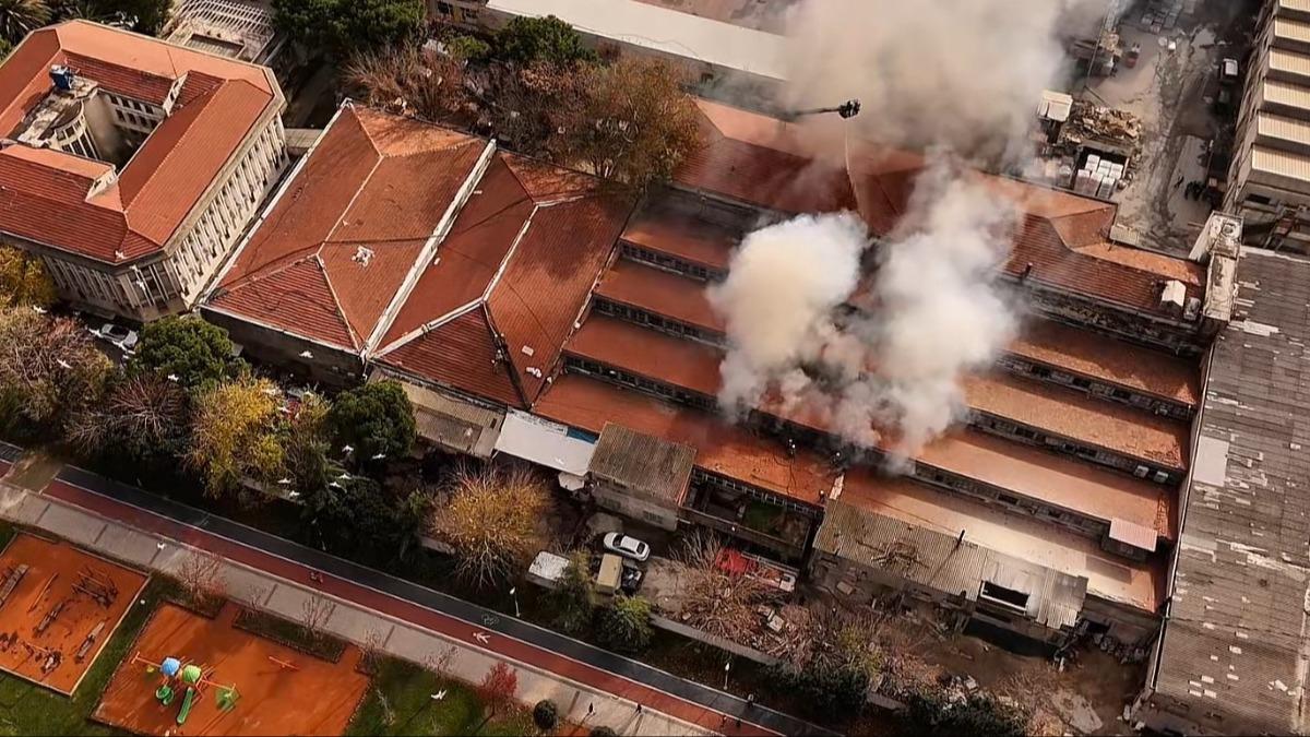 stanbul'da fabrikada yangn