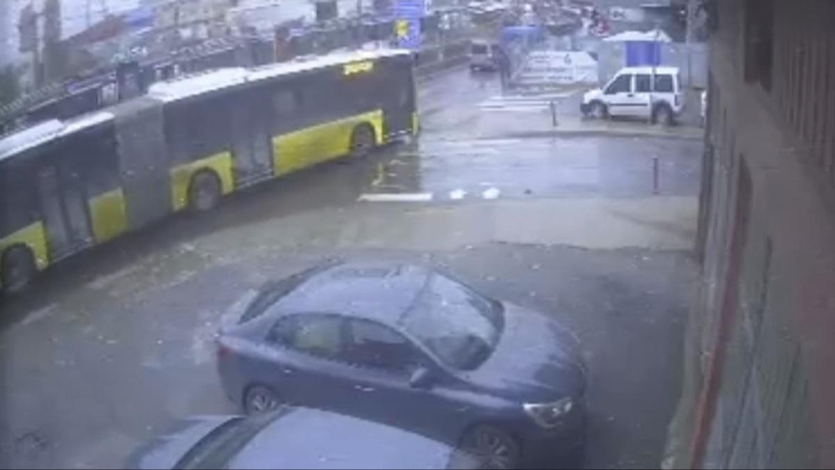 Sultangazi'de kayganlaan yolda zincirleme kaza! ETT otobs diree arpt