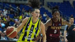 Fenerbahe Opet, talyan rakibini ikiye katlad!