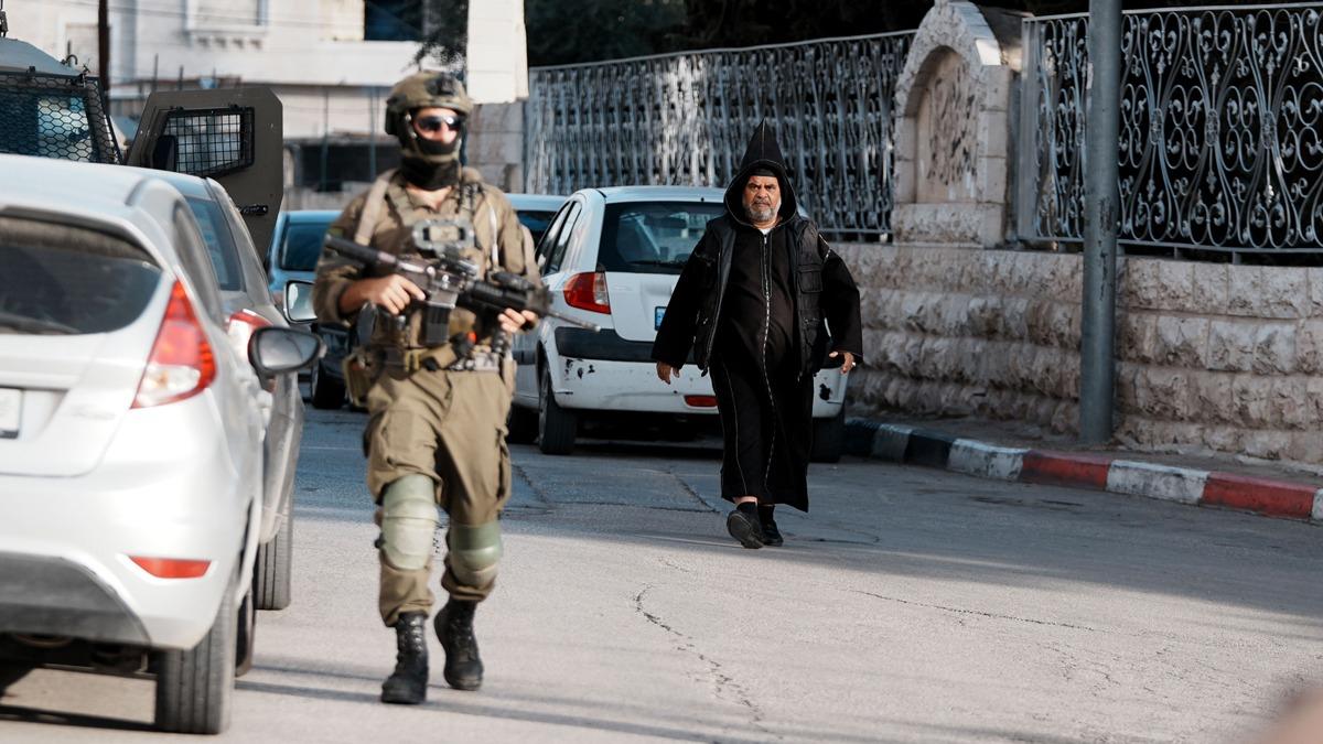 srail ordusu, Bat eria'da yaklak 100 Filistinliyi gzaltna ald