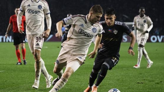 Karabağ iki kez öne geçtiği maçta Ajax'a mağlup oldu