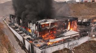 Kimya fabrikas alevlere teslim! Mdahale sryor