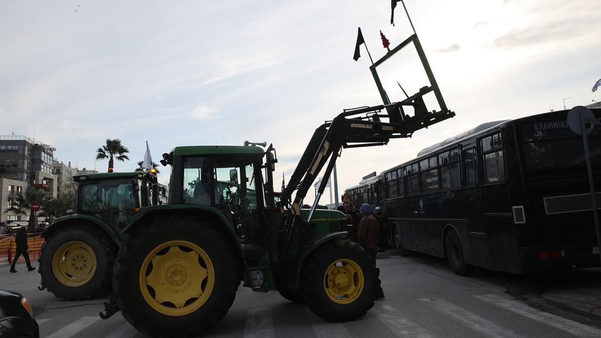 Komuda tarm krizinde tansiyon ykseldi! Liman trafie kapatld  