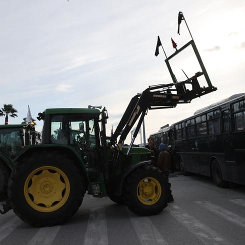 Komuda tarm krizinde tansiyon ykseldi! Liman trafie kapatld