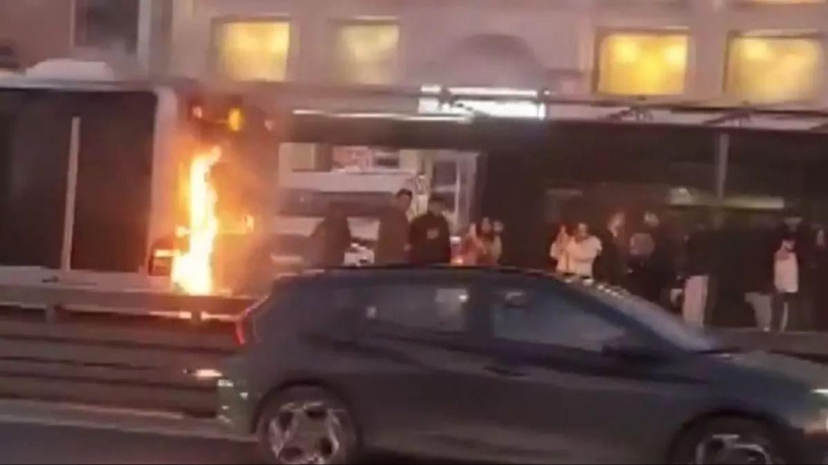 Kkekmece'de metrobs yangn