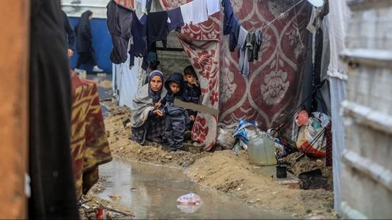 Soykırımla beraber fırtına ile de mücadele ediyorlar: Gazze'de bir günde binden fazla yardım çağrısı