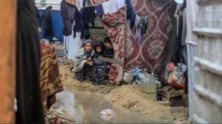 Soykırımla beraber fırtına ile de mücadele ediyorlar: Gazze'de bir günde binden fazla yardım çağrısı