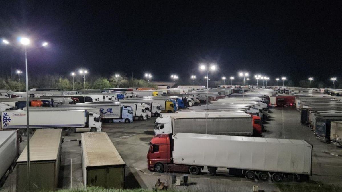 Yunanistan'daki protestolar yk Kapkule'ye tad! Snr kaplarnda binlerce tr skt