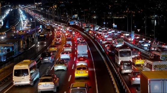 Kritik altayda yeni dnem vurgusu