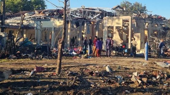 Darbe sonrası şiddet tırmanıyor: Arakan'daki kanlı saldırıya AB'den tepki