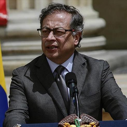 Petro'dan Maduro'ya 'gei hkmeti' ars