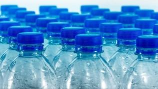 Şişelenmiş su sandığınız kadar temiz mi? Uzmanların açıklamaları şaşırttı!