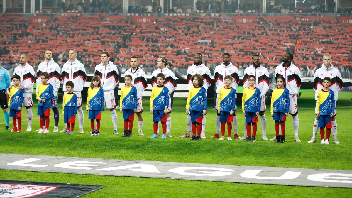 Thomas Reis, AEK karsnda 2'si zorunlu 3 deiiklie gitti