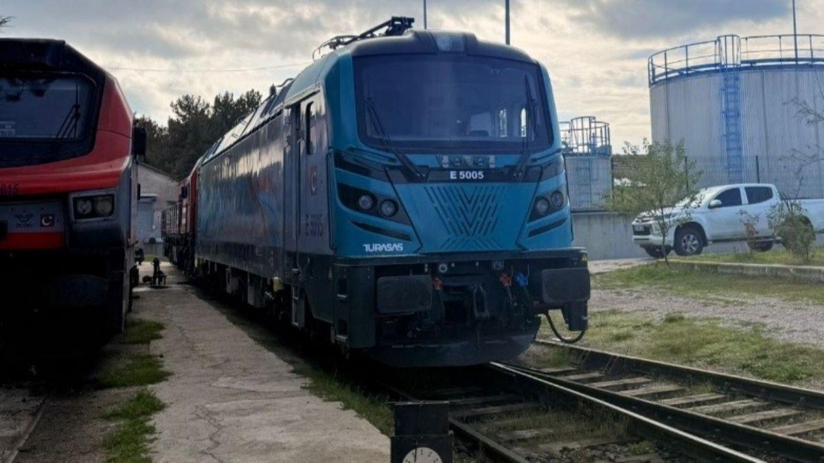 Bir haftada drt ara teslim edildi! Milli tren ve lokomotif retiminde vites ykseldi