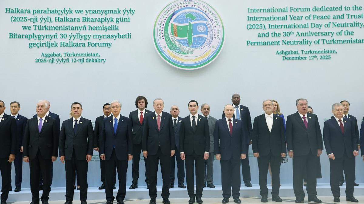 Cumhurbakan Erdoan'n Akabat temaslar devam ediyor: Liderlerle aile fotoraf ekimi gerekleti