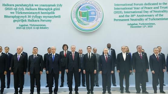 Cumhurbaşkanı Erdoğan'ın Aşkabat temasları devam ediyor: Liderlerle aile fotoğrafı çekimi gerçekleşti