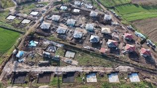 Sndrg'da deprem konutlar pe pee tamamlanyor