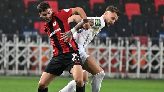 Tayyip Talha Sanu ameliyat edildi