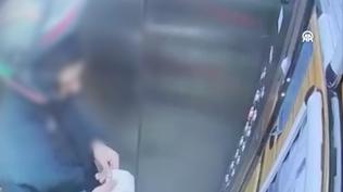 Atatürk'ün portresine tüküren kurye yakalandı