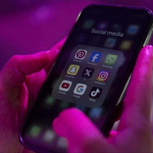 Avustralya sakinlerinden sosyal medyaya ya� s�n�r� yasas�na tam destek