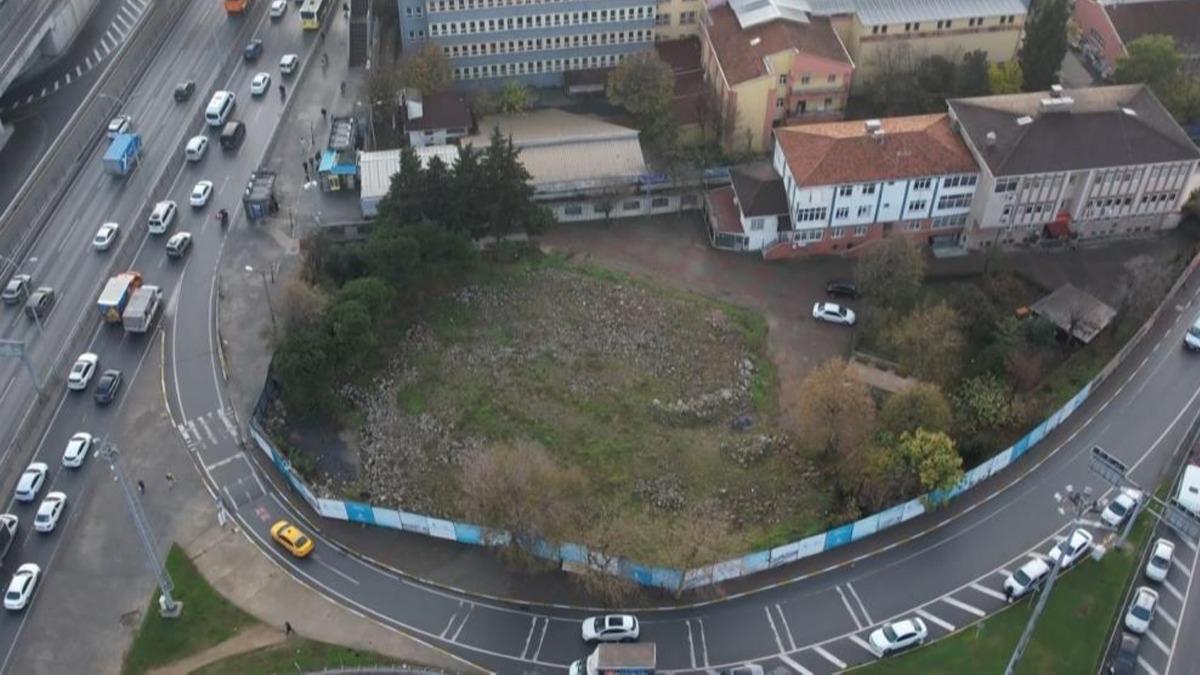 İBB'nin yıktığı cami kaderine terk edildi