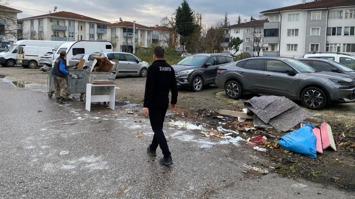 Düzce'de çevreyi kirlettiği tespit edilen kişiye kirlettiği alan temizlettirildi