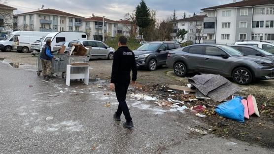 Düzce'de çevreyi kirlettiği tespit edilen kişiye kirlettiği alan temizlettirildi