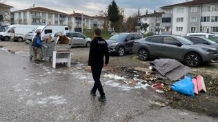 Düzce'de çevreyi kirlettiği tespit edilen kişiye kirlettiği alan temizlettirildi
